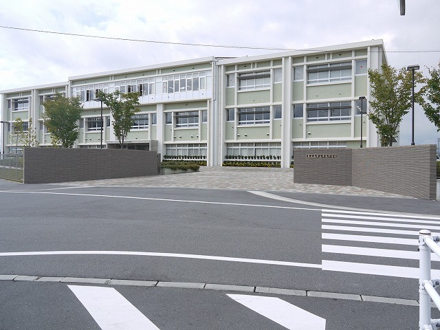 【中学校】中央中学校まで2336ｍ
