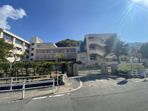 【小学校】竹原市立　竹原小学校まで918ｍ