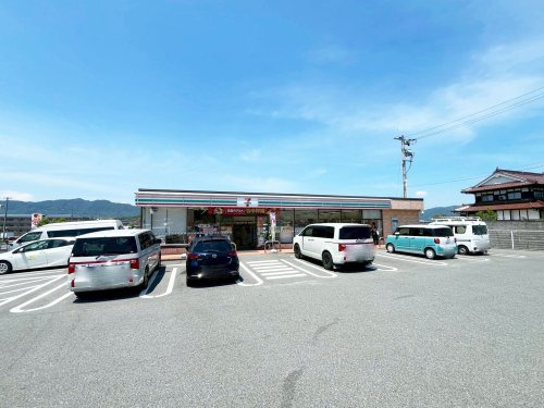 【コンビニエンスストア】セブンイレブン　東広島西条下見鴻の巣店まで1074ｍ