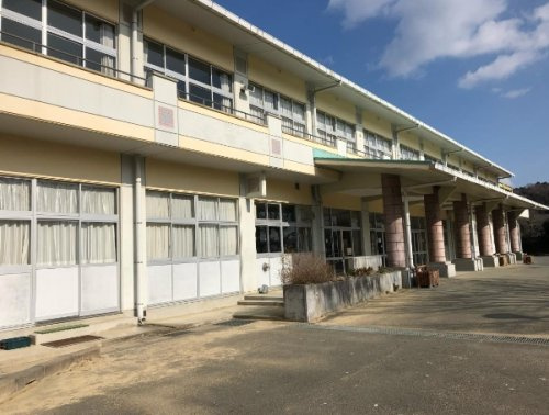 【小学校】湯本第一小学校まで2400ｍ