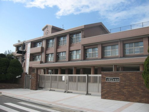 【中学校】久御山町立久御山中学校まで2100ｍ