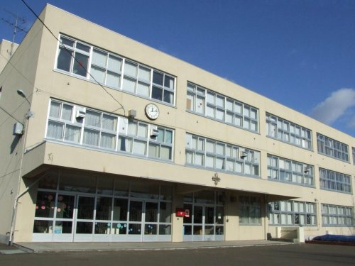 【中学校】札幌市立西陵中学校まで1204ｍ