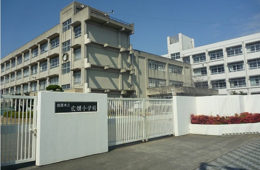 【小学校】姫路市立広畑小学校まで494ｍ