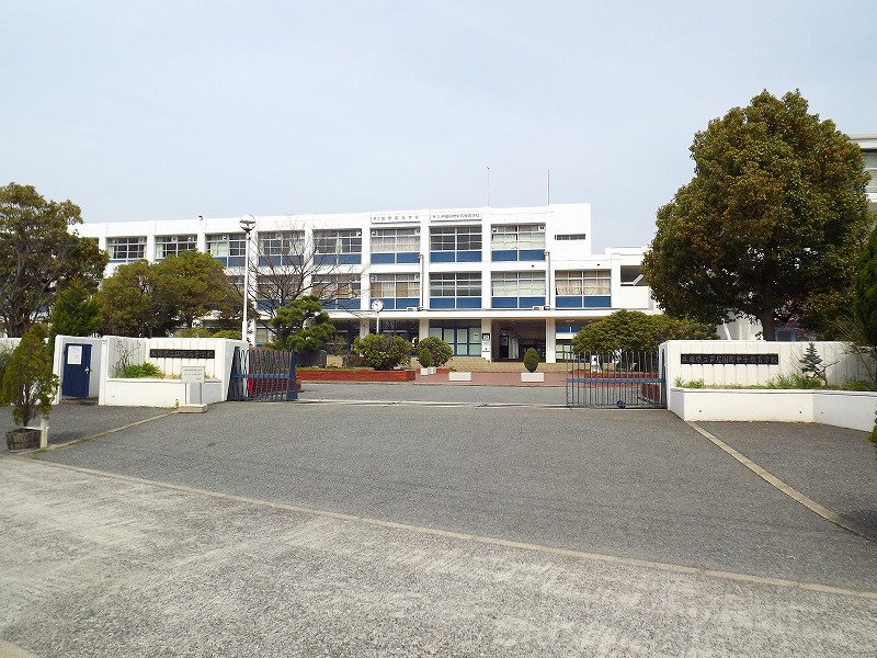 【高校】兵庫県立国際高等学校まで360ｍ