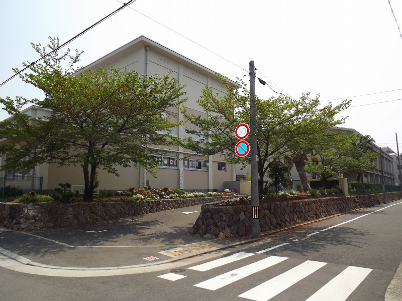 【中学校】芦屋市立精道中学校まで585ｍ