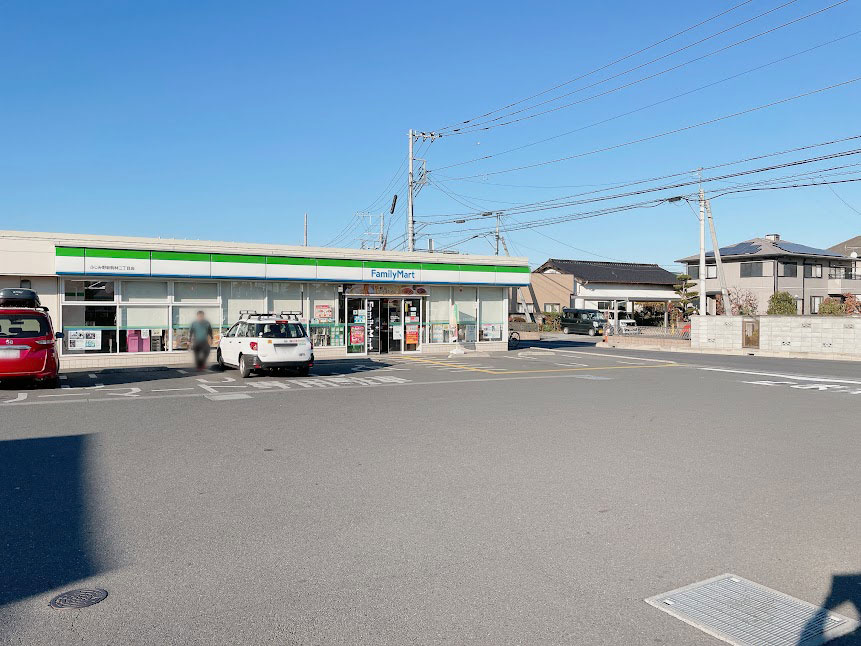 【コンビニエンスストア】ファミリーマート　ふじみ野新駒林二丁目店まで710ｍ