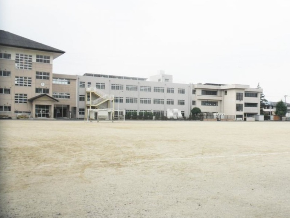 【中学校】足利市立西中学校まで700ｍ