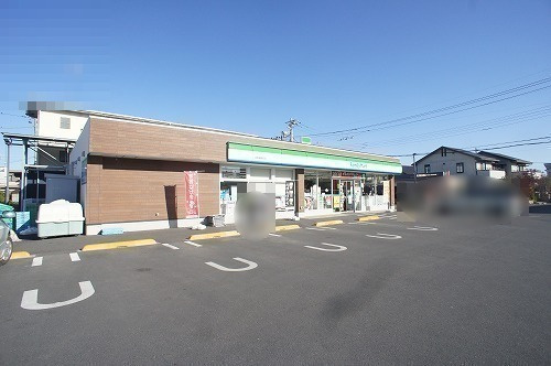 【コンビニエンスストア】ファミリーマート植野町店まで689ｍ