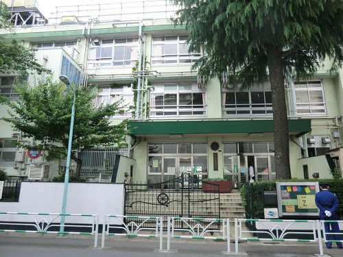 【小学校】渋谷区立神宮前小学校まで515ｍ