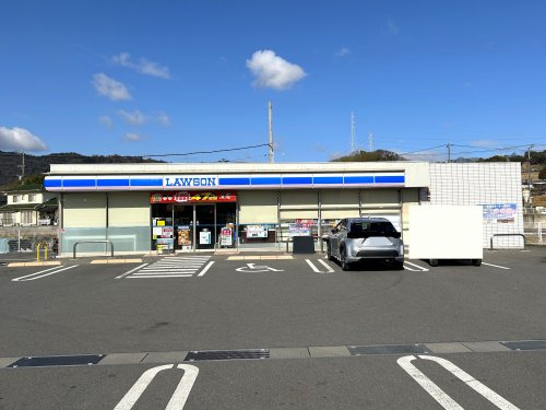 【コンビニエンスストア】ローソン里見店まで905ｍ