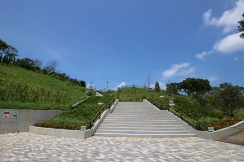 【公園】平和中央公園まで831ｍ