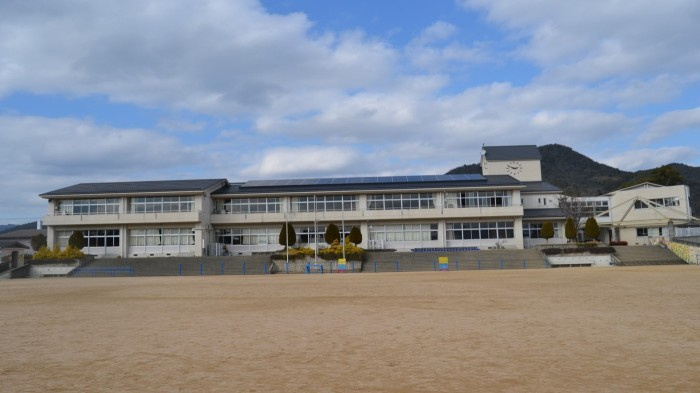 【小学校】楠丘小学校まで3400ｍ
