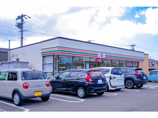 【コンビニエンスストア】セブン－イレブン金沢円光寺本町店まで216ｍ