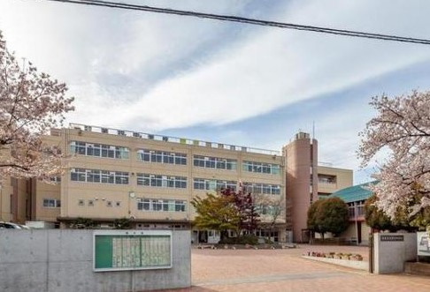 【小学校】新座市立第四小学校まで2037ｍ