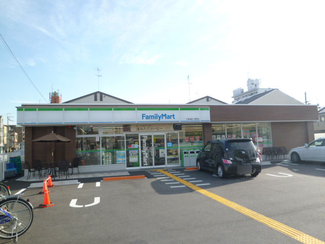 【コンビニエンスストア】ファミリーマート　下津林芝ノ宮町店まで492ｍ