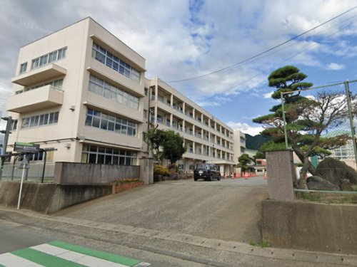 【中学校】勝沼中学校まで1296ｍ