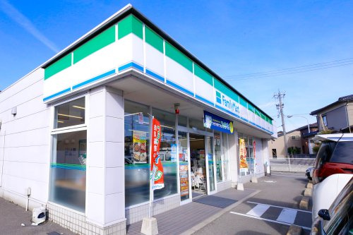 【コンビニエンスストア】ファミリーマート　金沢野田店まで735ｍ