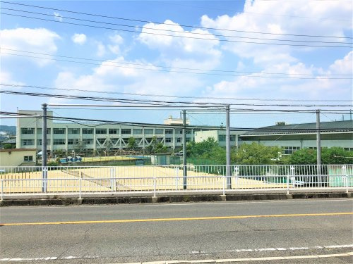 【中学校】上牧中学校まで550ｍ