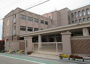 【小学校】宝塚市立仁川小学校まで862ｍ