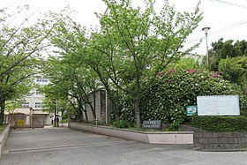 【中学校】宝塚市立宝塚第一中学校まで1447ｍ