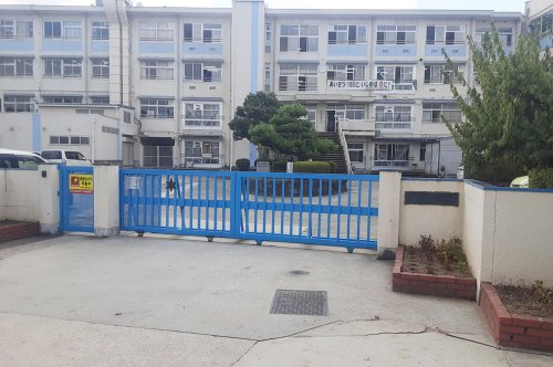 【中学校】富田林市立金剛中学校まで1800ｍ