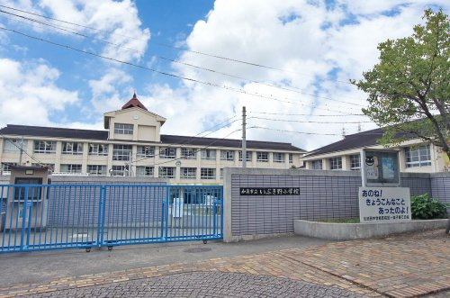 【小学校】和泉市立いぶき野小学校まで680ｍ
