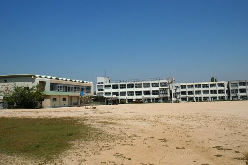 【小学校】堺市立美木多小学校まで2200ｍ