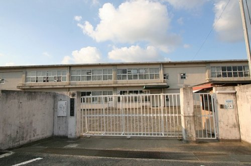 【小学校】泉南市立信達小学校まで930ｍ