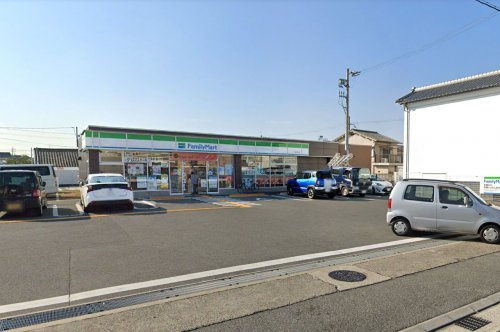 【コンビニエンスストア】ファミリーマート小浦忠岡北店まで800ｍ