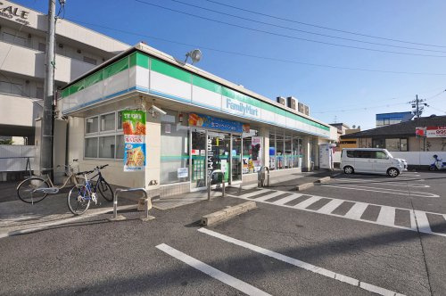 【コンビニエンスストア】ファミリーマート岸和田南町店まで530ｍ