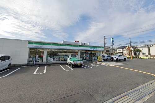 【コンビニエンスストア】ファミリーマート岸和田荒木町二丁目店まで600ｍ