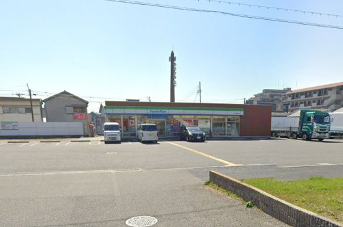 【コンビニエンスストア】ファミリーマート泉大津西港町店まで160ｍ