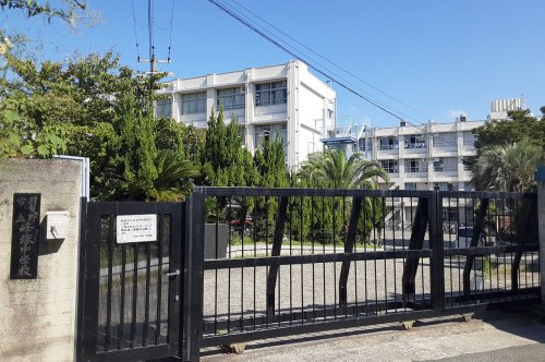 【中学校】羽曳野市立峰塚中学校まで1330ｍ