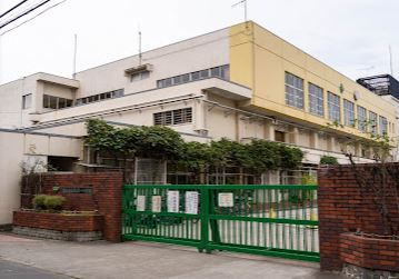 【小学校】国立市立国立第八小学校まで624ｍ