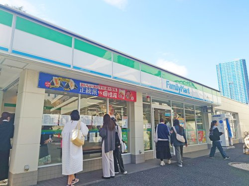 【コンビニエンスストア】ファミリーマート　東京家政大学店まで435ｍ