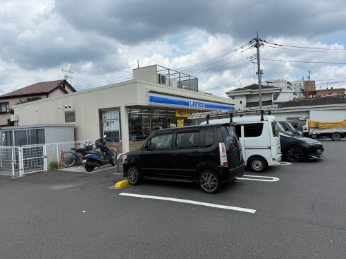 【コンビニエンスストア】ローソン　武蔵村山学園4丁目店まで281ｍ
