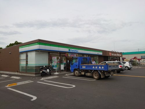 【コンビニエンスストア】ファミリーマート　姫路飾磨今在家店まで499ｍ