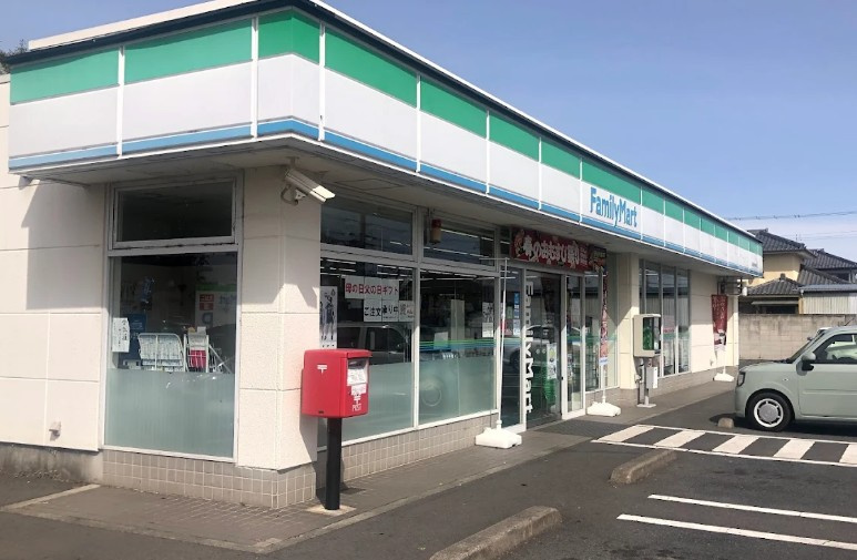 【コンビニエンスストア】ファミリーマート日野屋伊勢崎南店 まで323ｍ
