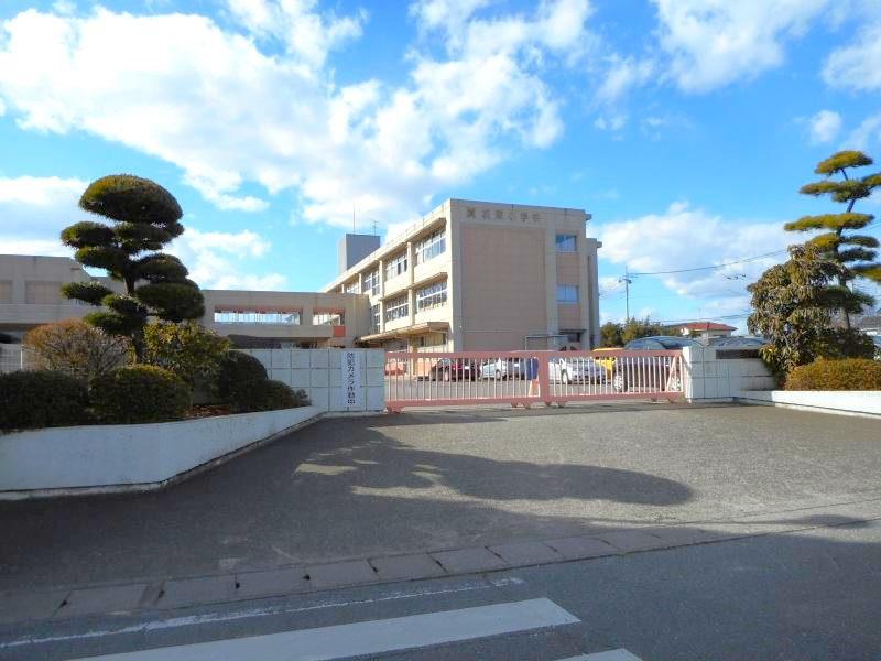 【小学校】伊勢崎市立坂東小学校 まで998ｍ