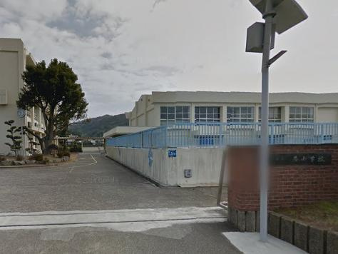 【小学校】港小学校まで974ｍ