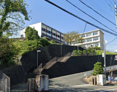 【中学校】浜松市立入野中学校まで650ｍ