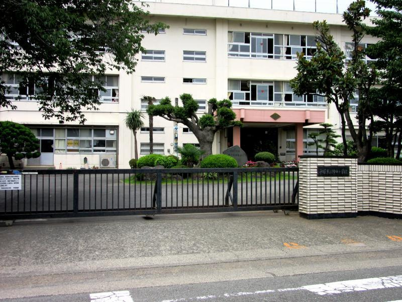 【小学校】平塚市立神田小学校まで585ｍ