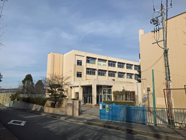 【中学校】神戸市立桜が丘中学校まで719ｍ