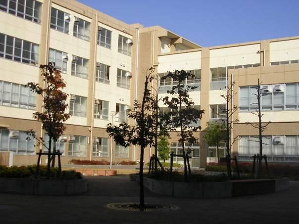 【中学校】神の倉中学校まで950ｍ