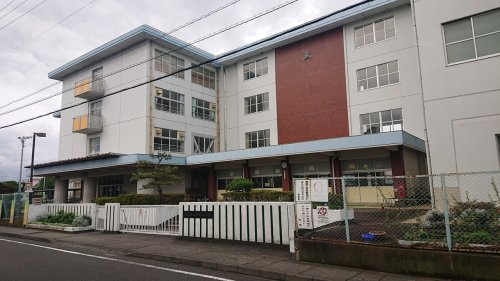 【小学校】静岡市立川原小学校まで700ｍ