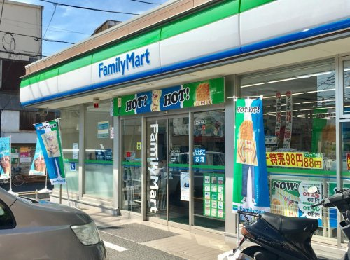 【コンビニエンスストア】ファミリーマート　新田三丁目店まで148ｍ