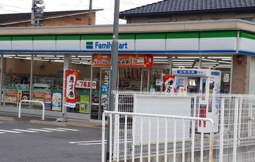 【コンビニエンスストア】ファミリーマート　楠あじま三丁目店まで1142ｍ