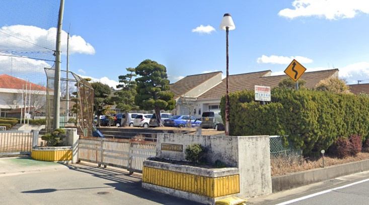 【小学校】三草小学校まで2900ｍ