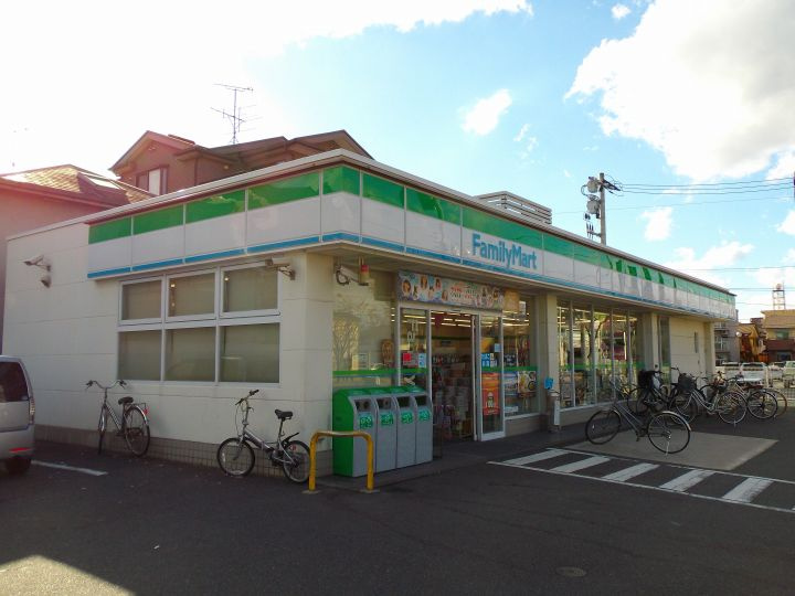 【コンビニエンスストア】ファミリーマート　吉島西二丁目店まで133ｍ