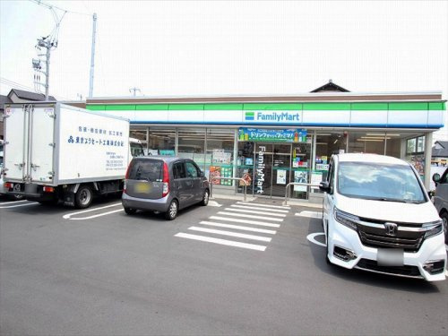 【コンビニエンスストア】ファミリーマート　新座畑中二丁目店まで620ｍ